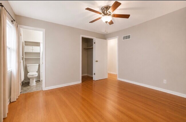 Foto del edificio - 9346 Mackey St