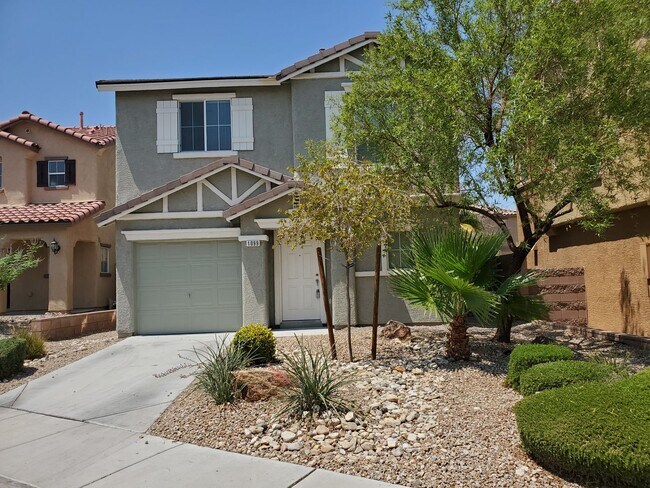 Foto del edificio - 4 Bed, 2 1/2 bath in Gated Community!!