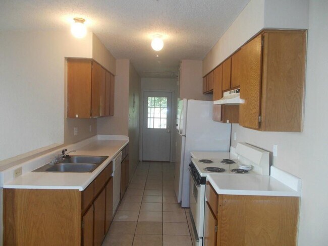 Foto del edificio - 8710 Piney Point Dr