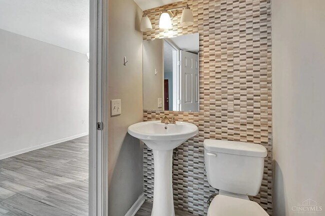 Foto del edificio - 7752 Montgomery Rd