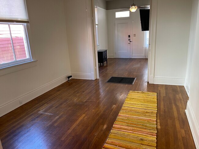 Foto del edificio - 527 Bermuda St