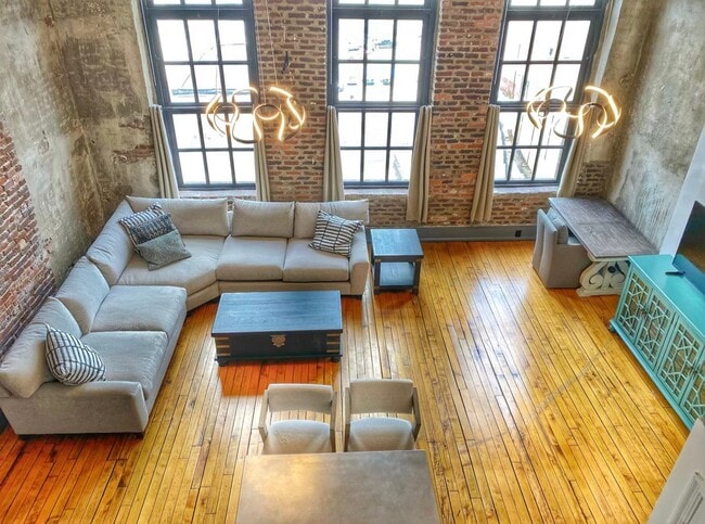 Building Photo - Knoxville 37902 - 2 bedroom, 1 bath Downto...