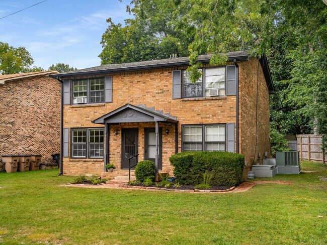 Foto del edificio - Awesome 2BE/1.5BA duplex in fantastic location in Nashville!