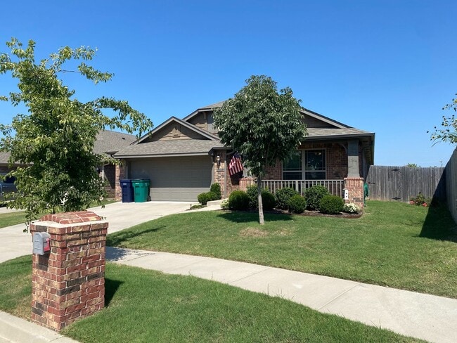 Building Photo - Beautiful 3 Bedroom Home with a Study in M...
