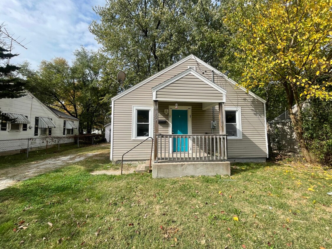 Primary Photo - Cute 2 Bedroom 1 bath home in the Heart of...