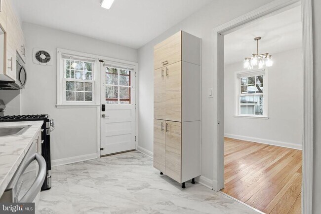 Foto del edificio - 182 Cherrydell Rd