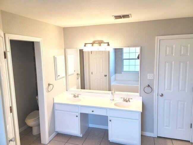Building Photo - Beautiful Lorena ISD Home
