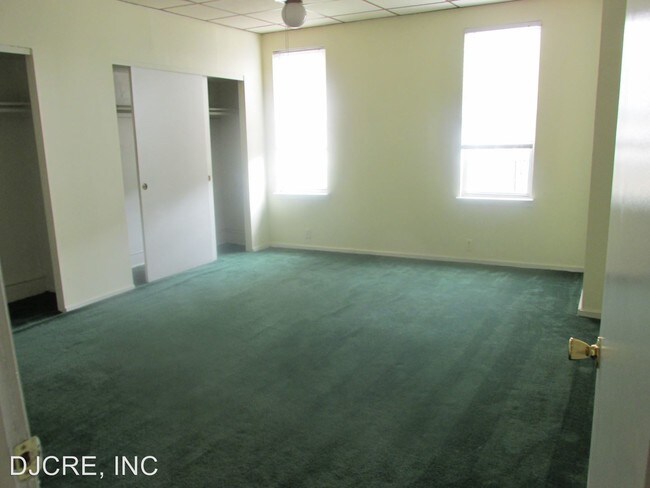 Building Photo - 2246 S 15th St
