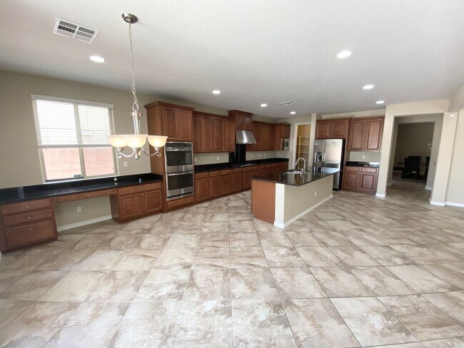 Foto del edificio - 4/BD 3.5/BA Spacious Home in Gated Communi...