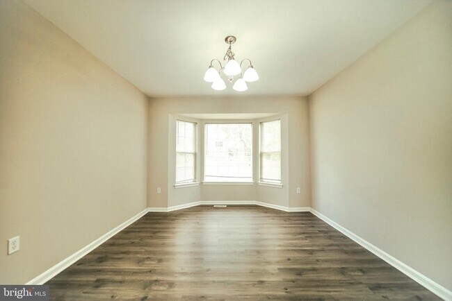 Building Photo - 5702 Cambridge Dr
