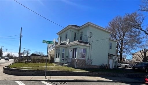 Building Photo - 417 Belmont St