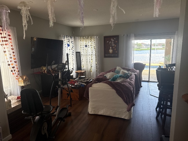 Building Photo - 1555 Harrier Dr