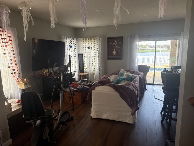 Foto del edificio - 1555 Harrier Dr