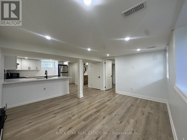 Photo du bâtiment - 175 E 5th St