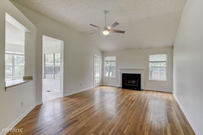Foto del edificio - 4 br, 2 bath House - 1101 Pebble Creek Ct E