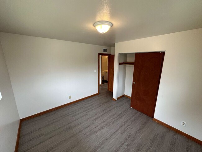 Foto del edificio - 7731 W Hampton Ave
