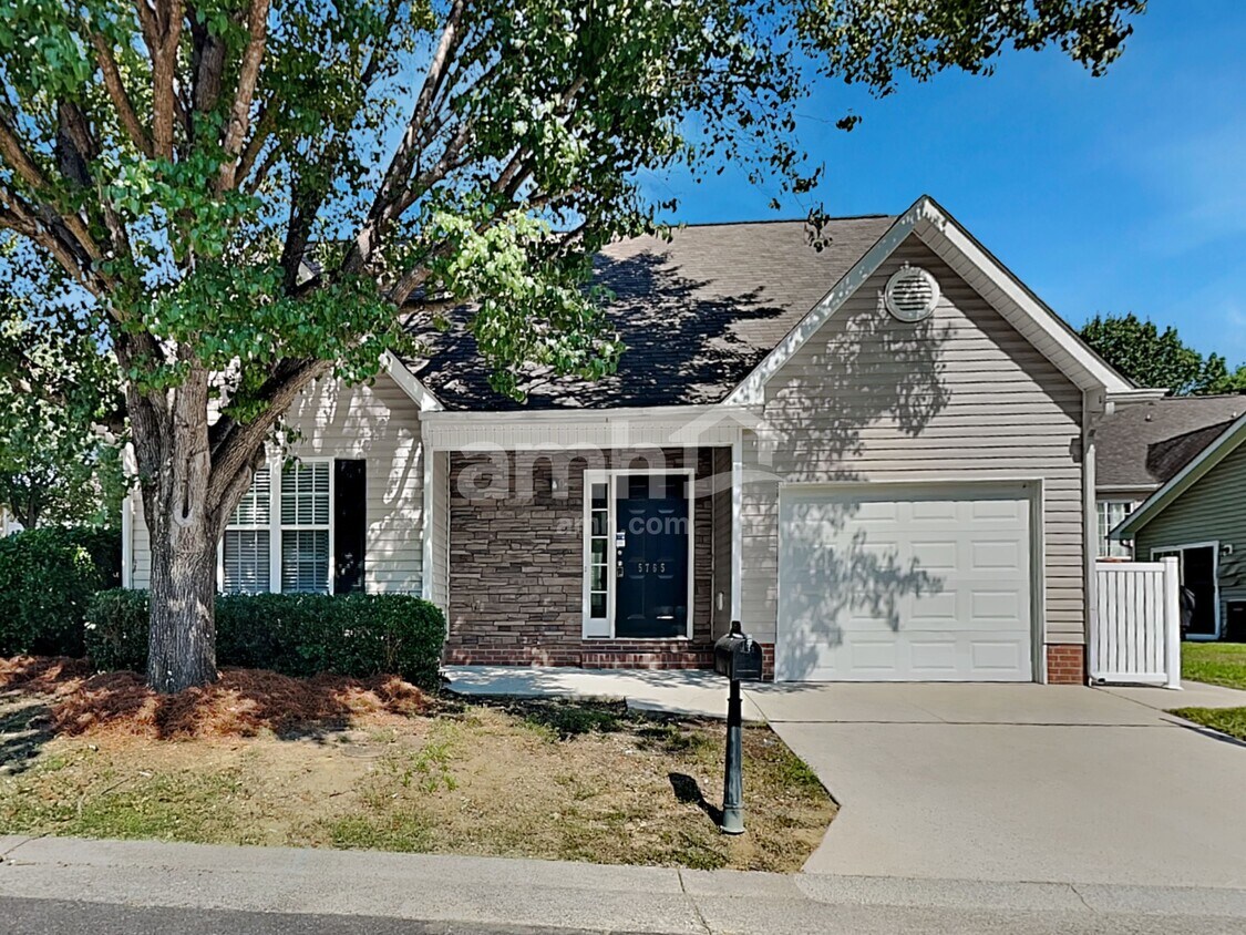 Foto principal - 5765 Regent Village Dr