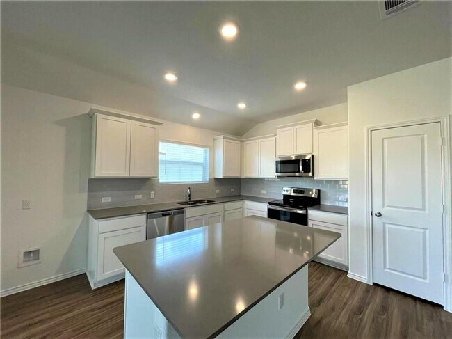 Foto del edificio - 409 Bluejack Wy