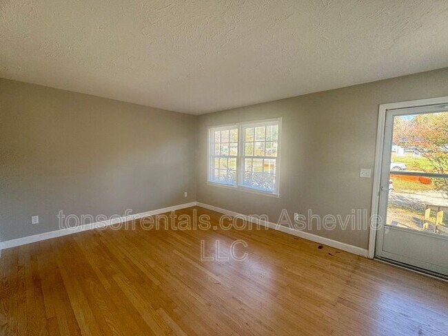 Foto del edificio - 1614 Brevard Rd