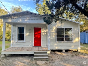 Building Photo - 1206 W 7th St