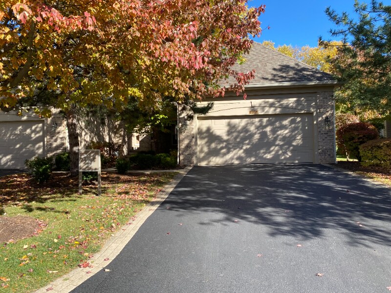 6255 Edgebrook Ln E, Indian Head Park, IL 60525 Townhouse for Rent in