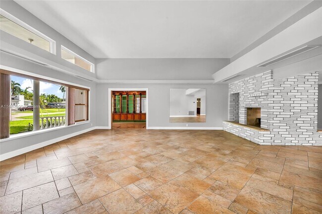 Foto del edificio - 6 br, 7 bath House - 2500 NE 199th St