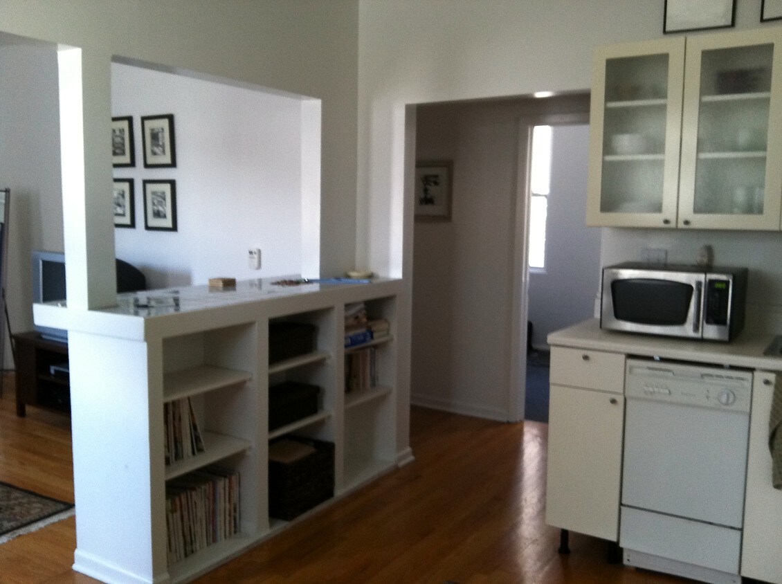 Primary Photo - 1312 N Greenview Ave
