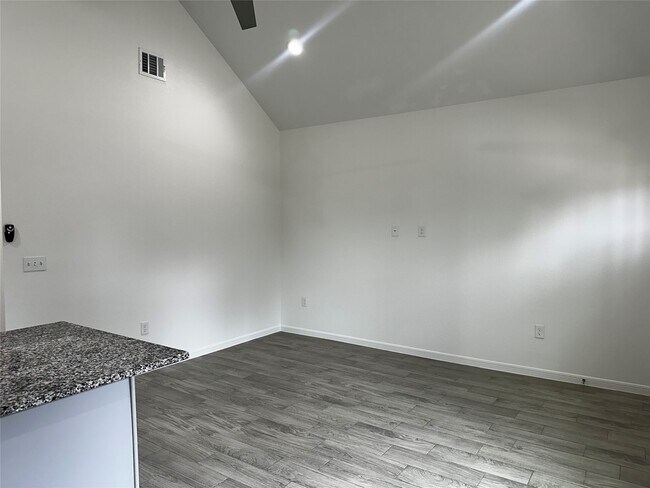 Foto del edificio - 16686 E Lynbrook
