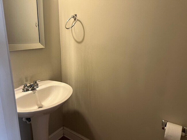 Foto del edificio - 155 Point Comfort Ln