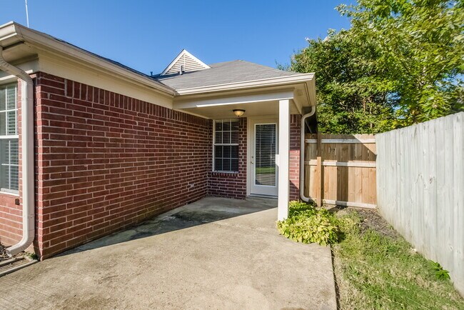 Building Photo - 5892 Alexandria Ln