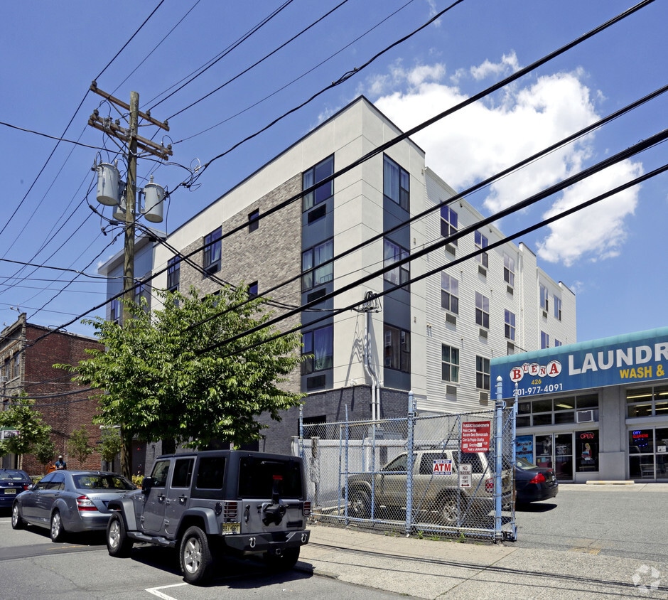 Building Photo - 430 52nd St