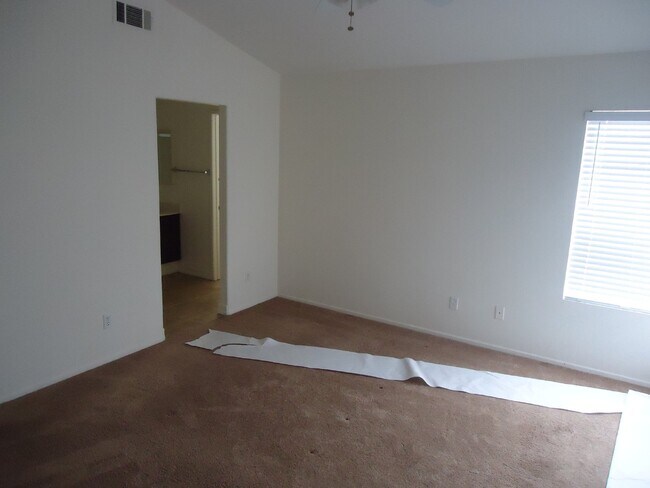 Foto del edificio - "Charming 3-Bed, 2.5-Bath Home in Oxnard –...