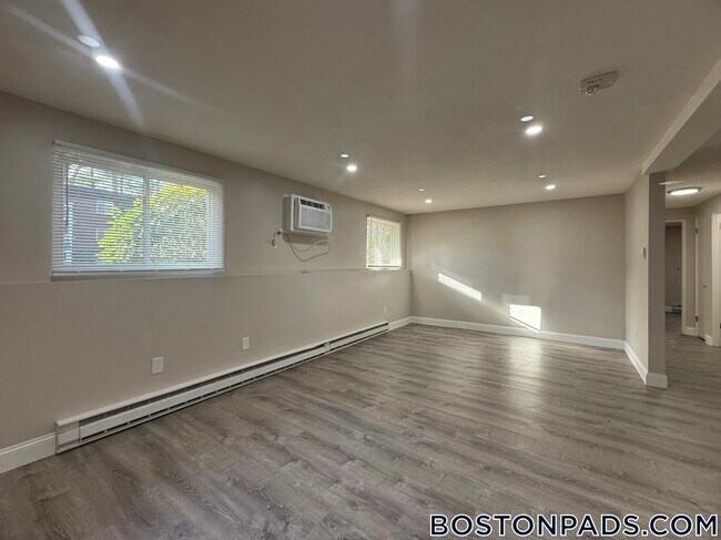 Foto del edificio - 310 Thompson Rd