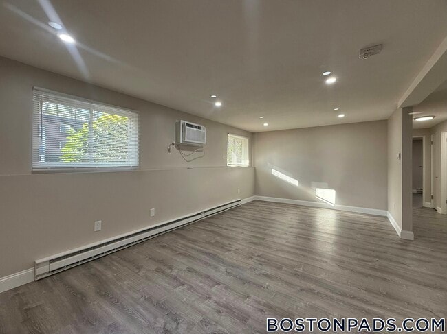 Building Photo - 310 Thompson Rd