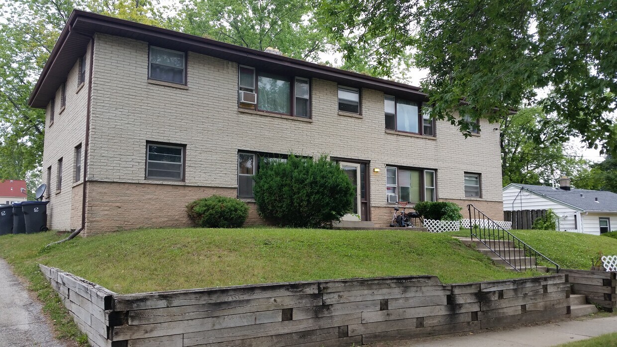 Primary Photo - 926 Blackstone Ave
