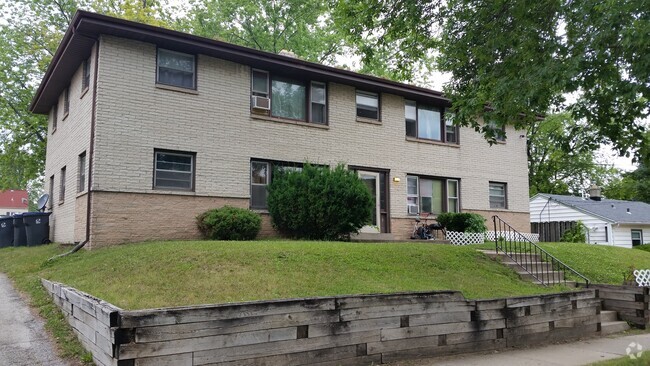 Building Photo - 926 Blackstone Ave
