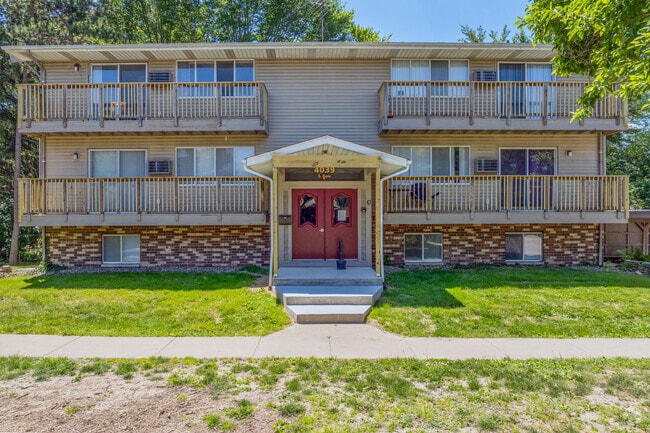 Building Photo - Oakhurst Apartments