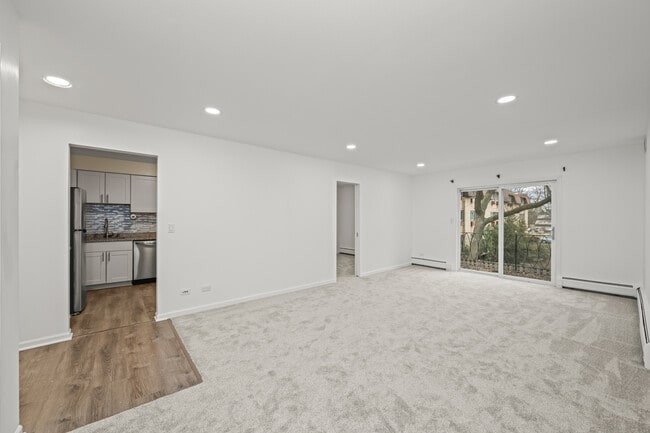 Building Photo - 715 Falcon Dr