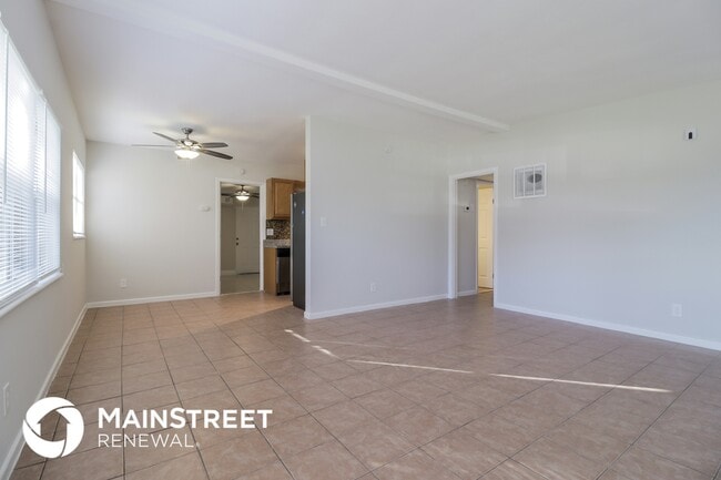 Building Photo - 11623 Cameron St