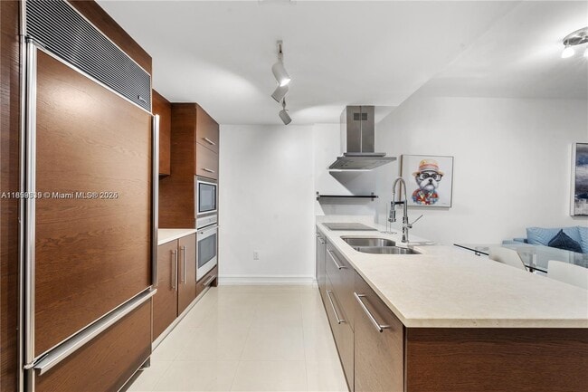 Building Photo - 485 Brickell Ave
