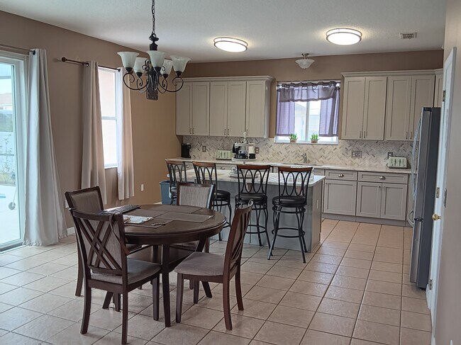 Foto del edificio - 1317 Pine Ridge Dr