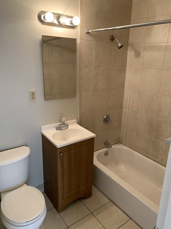 Building Photo - 44 Maple St