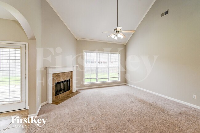 Foto del edificio - 6345 Renwood Loop