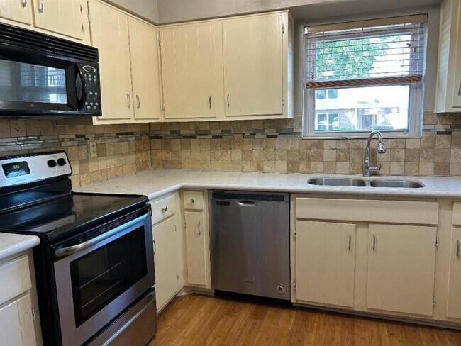 Building Photo - 14515 Wunderlich Dr