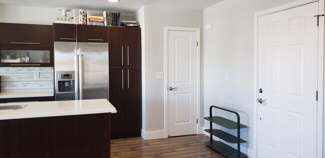 Foto del edificio - 11927 Laurelwood Dr