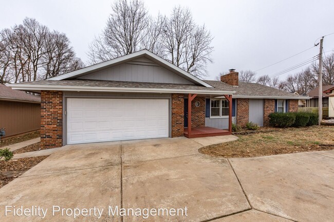 Foto del edificio - 3 br, 2 bath House - 620 East Primrose Street