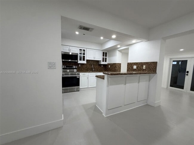 Building Photo - 501 NW 25th Ct