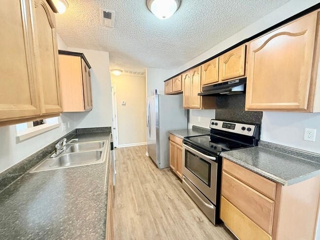 Building Photo - 1706 Oakdale Green Dr