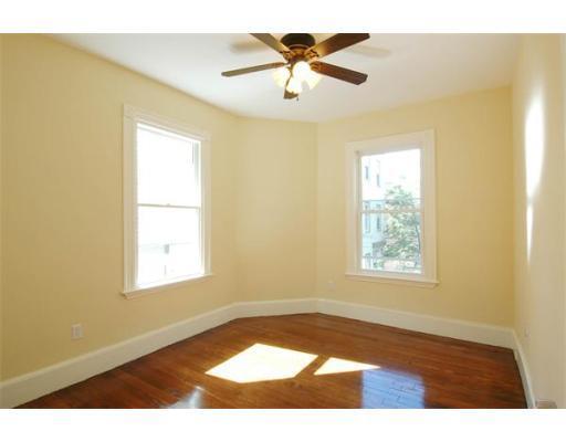 Foto del edificio - 19 Parker Hill Ave