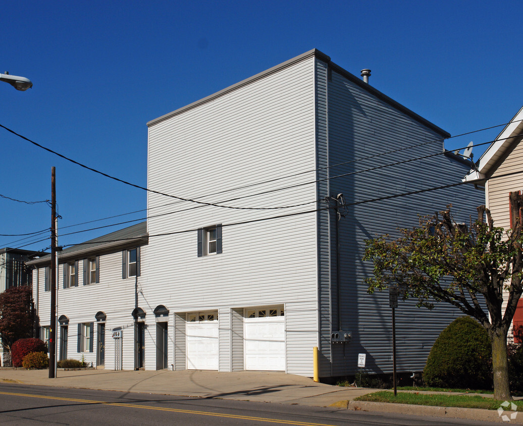 Building Photo - 1610-1618 Riverside Dr